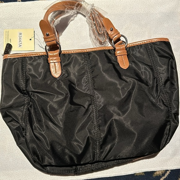*BRAND NEW* Roots Nylon tote bag with zippers (black and brown accent) - Picture 2 of 9
